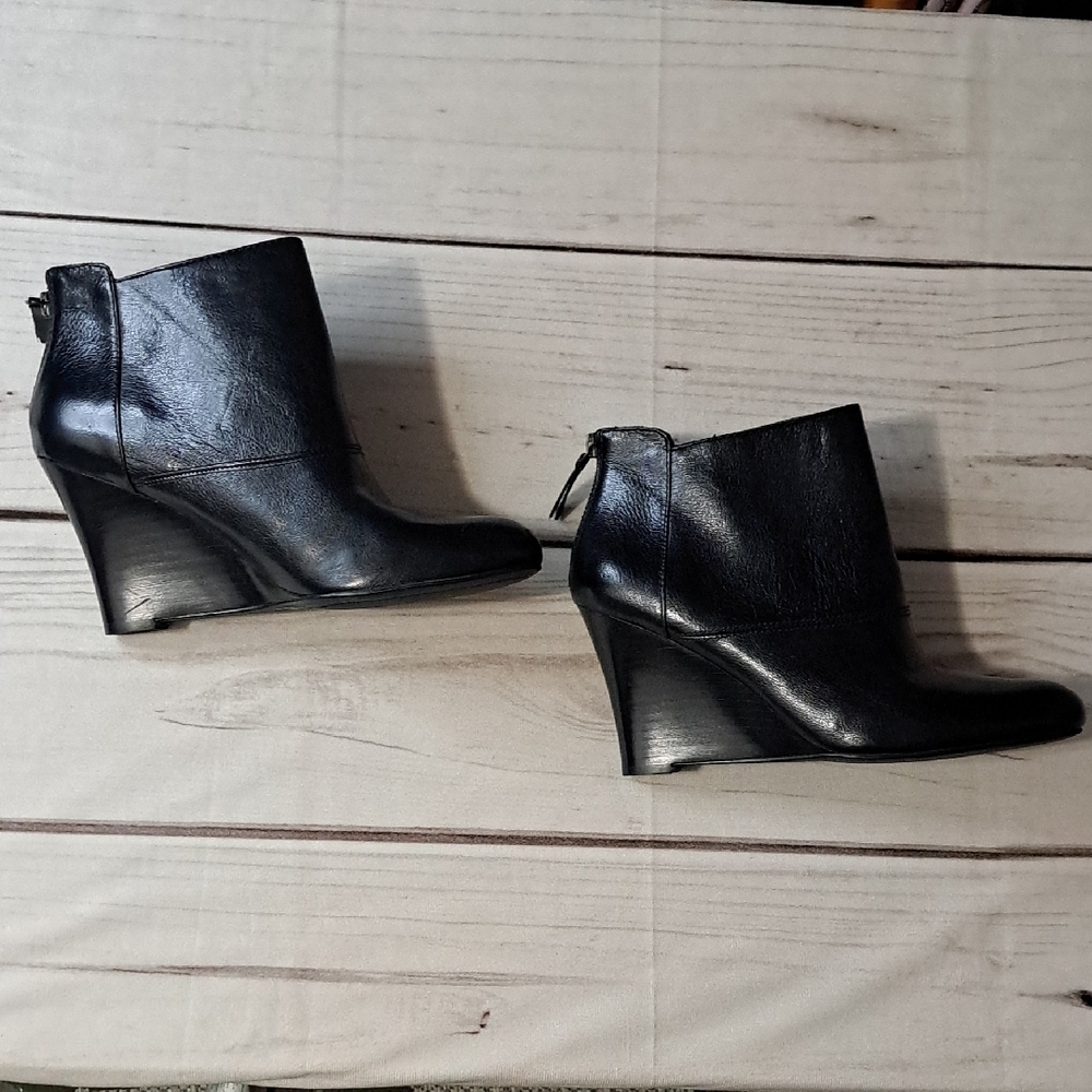 Nine West Optimistic Black Leather Wedge Heel Ankle Bootie Size 10.5